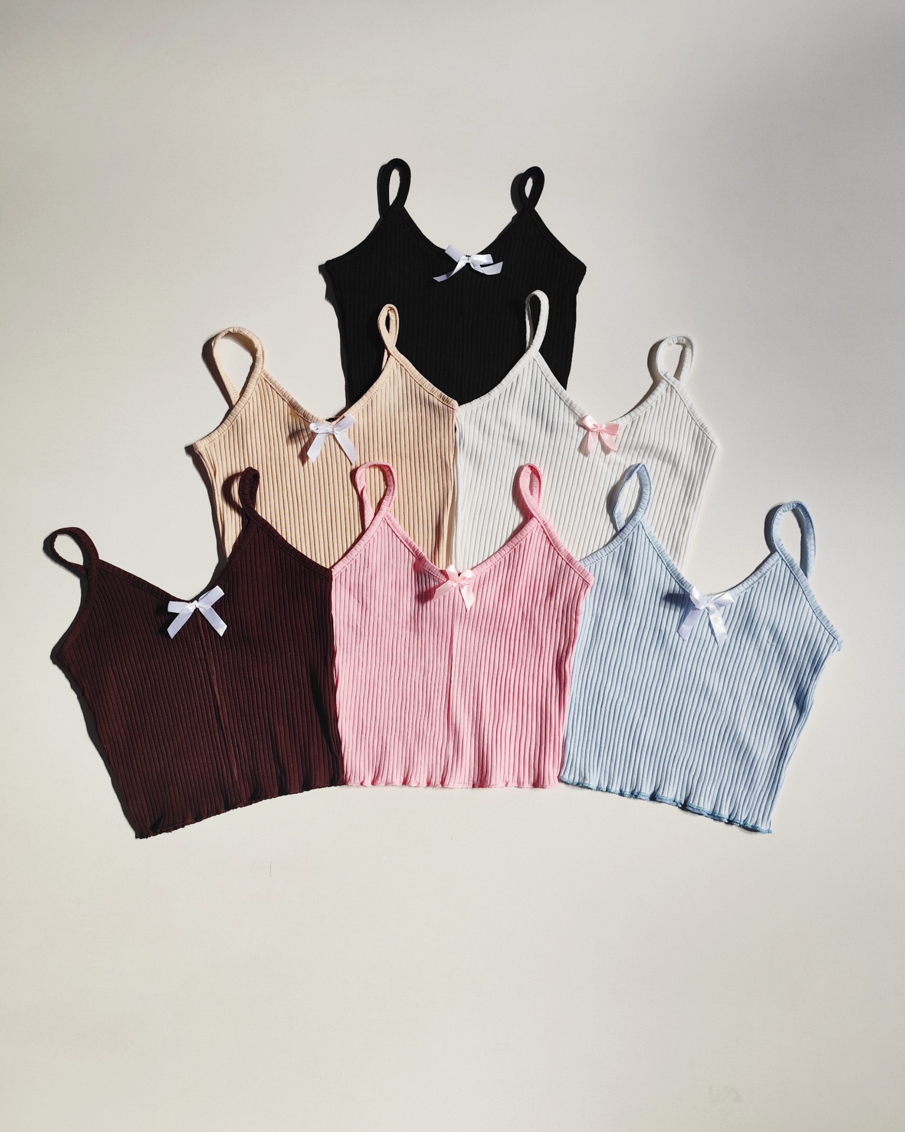 کراپ تاپ بندی یقه دلبری پاپیون دار - Sweetheart-neck strap crop top with a bow