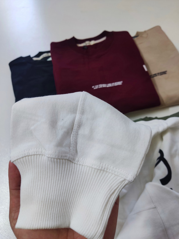 دورس اورسایز یقه گرد ، پشت و رو طرح ـ Oversized crew-neck dors with designs on both the front and back