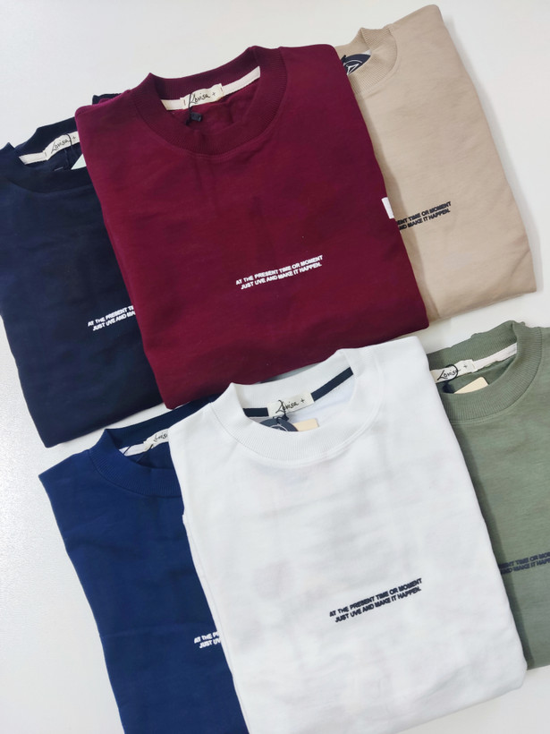 دورس اورسایز یقه گرد ، پشت و رو طرح ـ Oversized crew-neck dors with designs on both the front and back