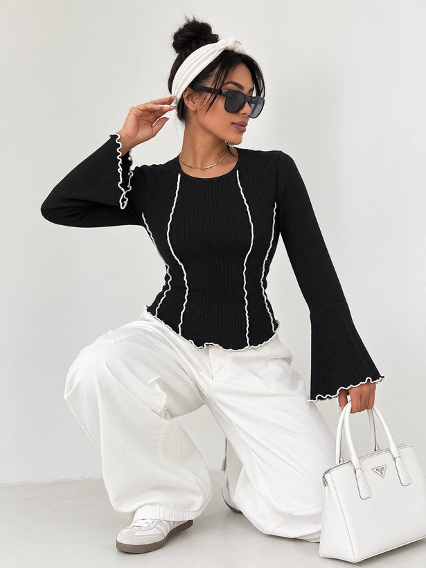بلوز کثیف دوزی آستین کلوش ـ bell-sleeve blouse