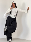 بلوز کثیف دوزی آستین کلوش ـ bell-sleeve blouse